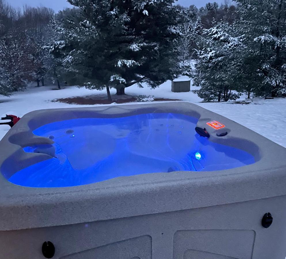 Long Lake Retreat- Hot Tub, Pool Table, Firepit Traverse City Kültér fotó